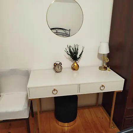 In The Palace Πανσιόν