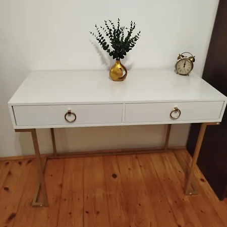 In The Palace Σπλιτ