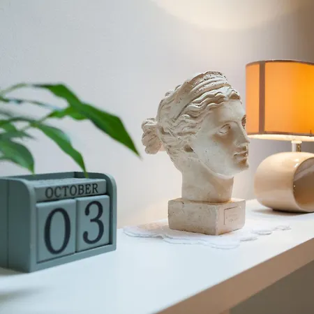 In The Palace Σπλιτ