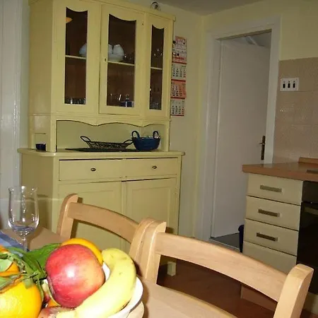 In The Palace 3* Split