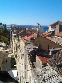 In The Palace 3* Split